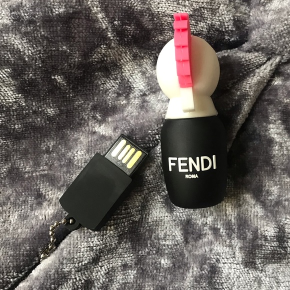 NWOT Fendi Card Holder and Karlito USB Bundle - Picture 7 of 8